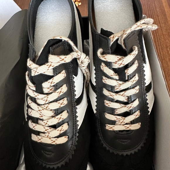 Arno Conti Women's Sneakers - Picture 1 of 5